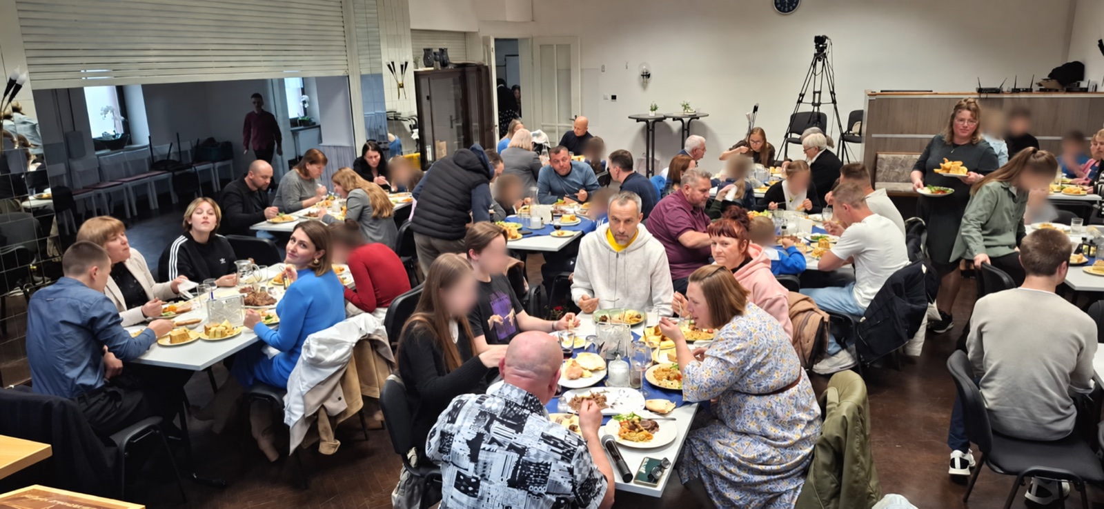 Gemeinsames Essen in der Gemeinde