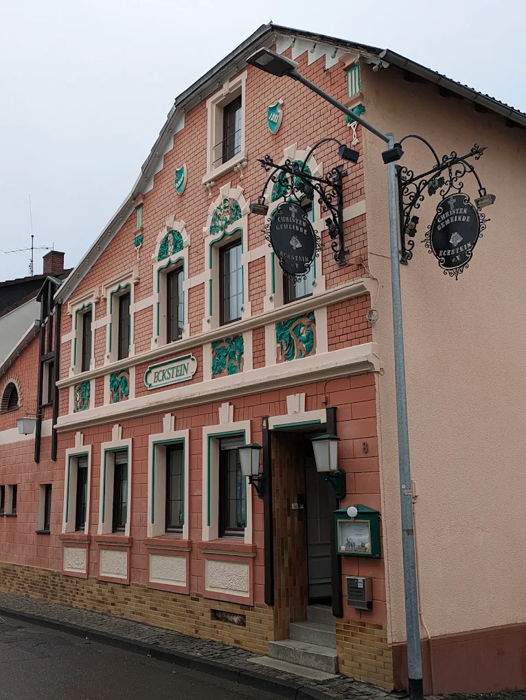Eingang der Christengemeinde Eckstein in der Peter-Siemeister-Straße 8
